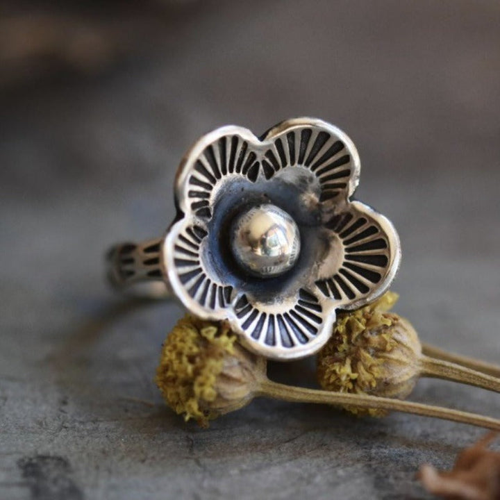 Retro Flower Minimalist Ring