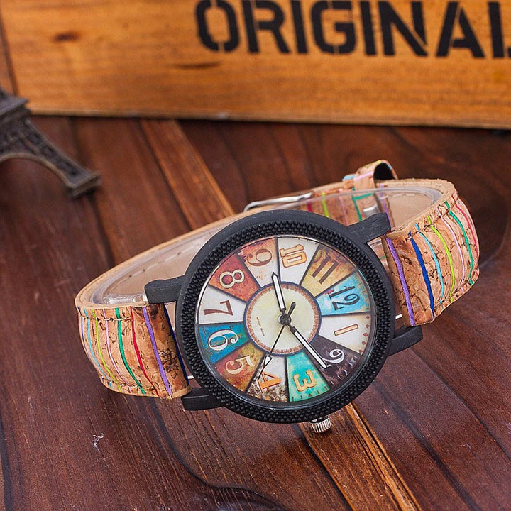 Vintage-style ladies quartz watch with leather strap