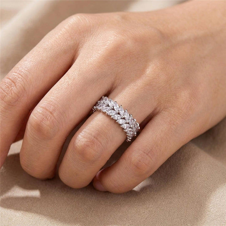 Luxury White Leaf Crystal Ring