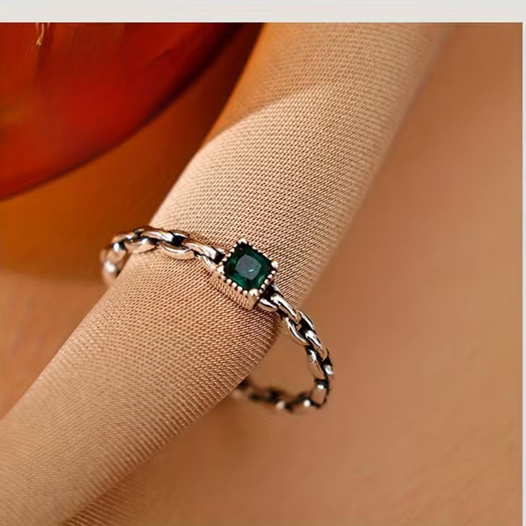 Emerald Stone Chain Ring