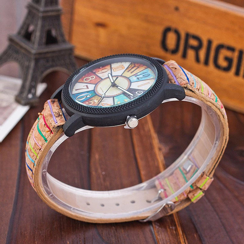 Vintage-style ladies quartz watch with leather strap