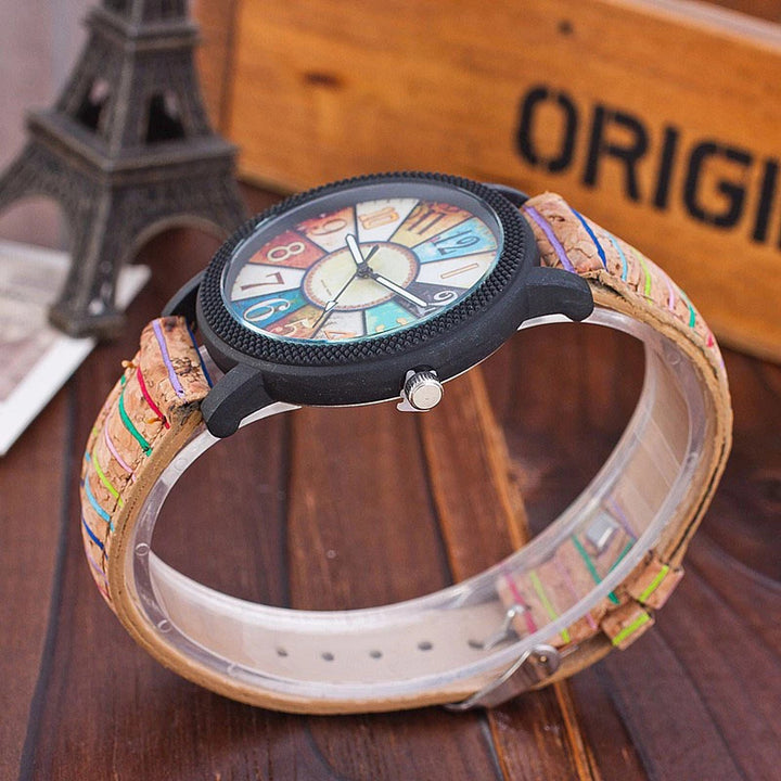 Vintage-style ladies quartz watch with leather strap