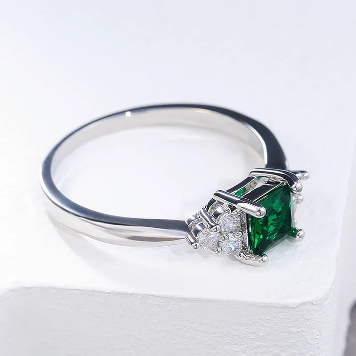 Vintage Minimalist Green Zirconia Ring