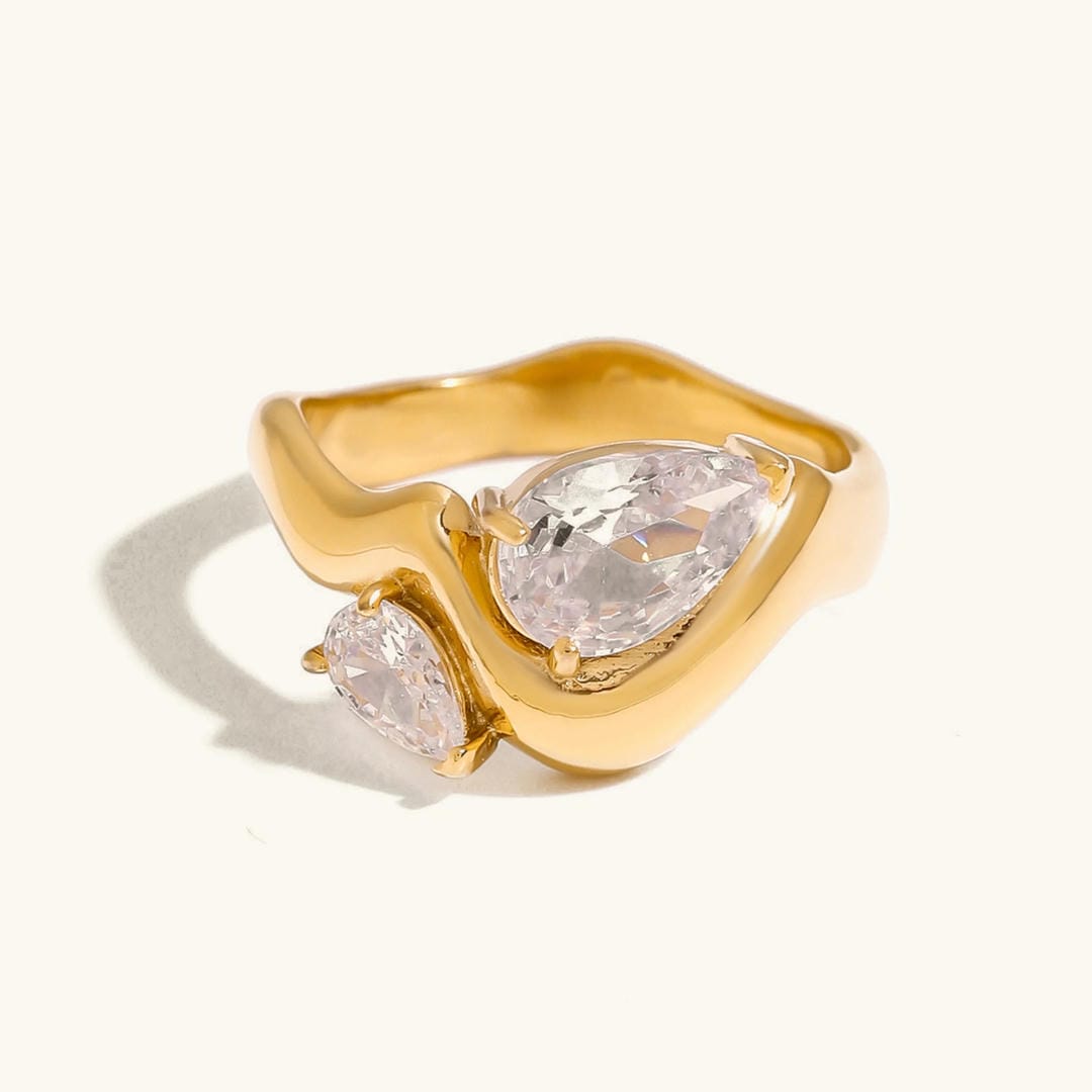 Elegant Crystal Teardrop Gold Ring