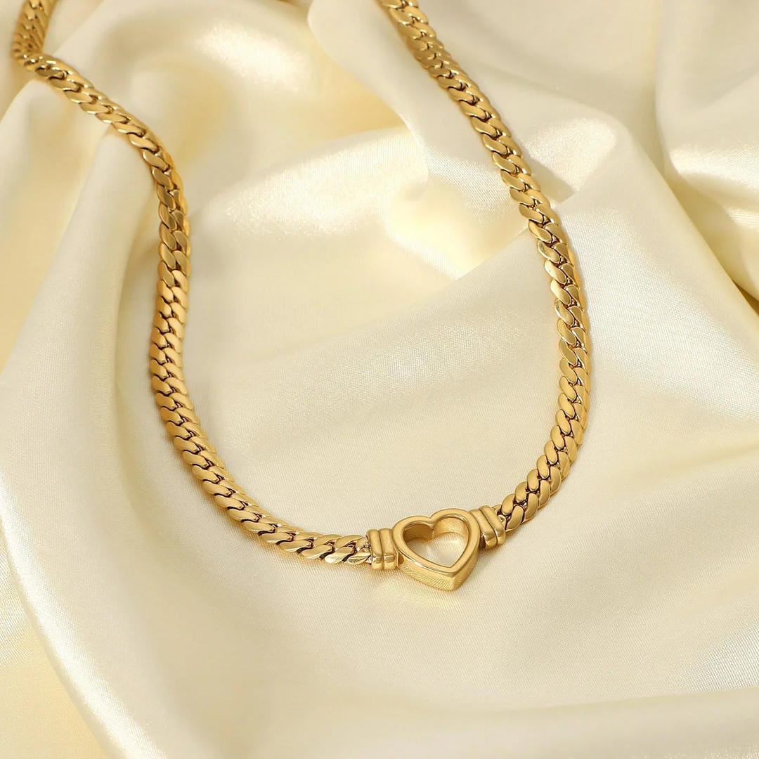 Elegant Hollow Heart Gold Choker