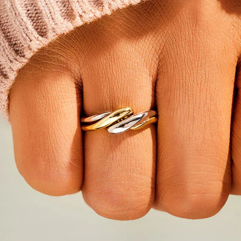 Novel Two Tone Twisty Ring