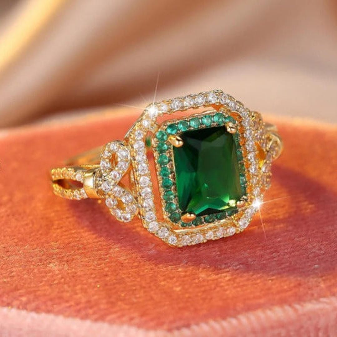 Luminous Emerald Green Crystal Ring