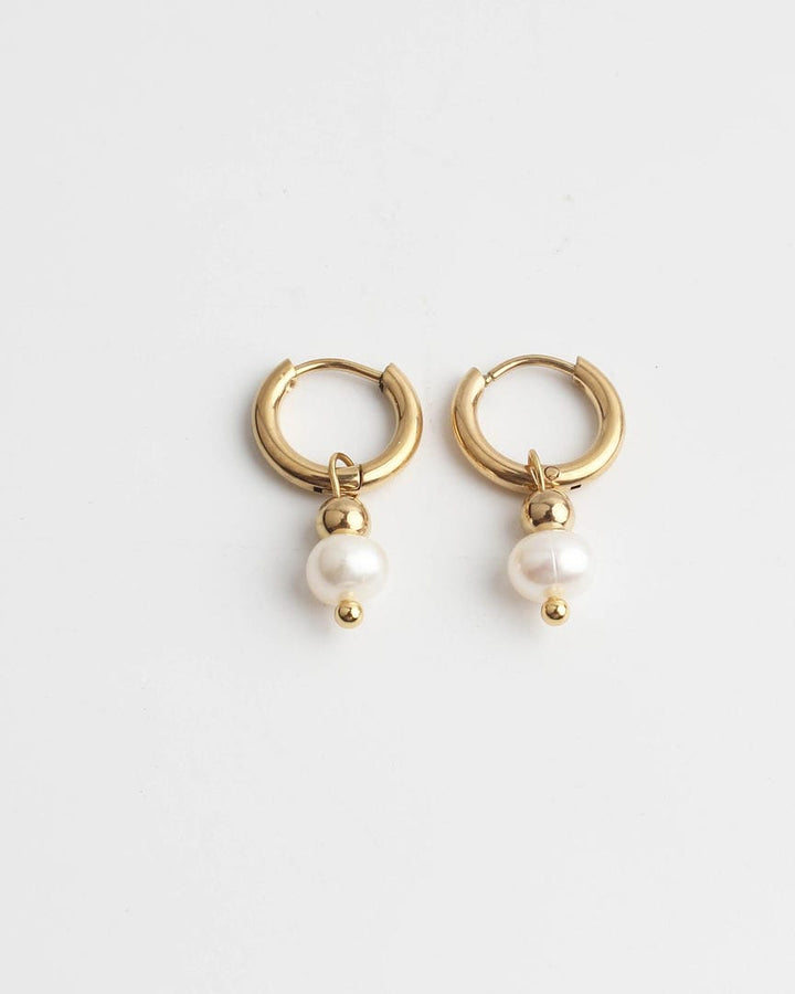 Veerle Stunning Pearl White Earrings
