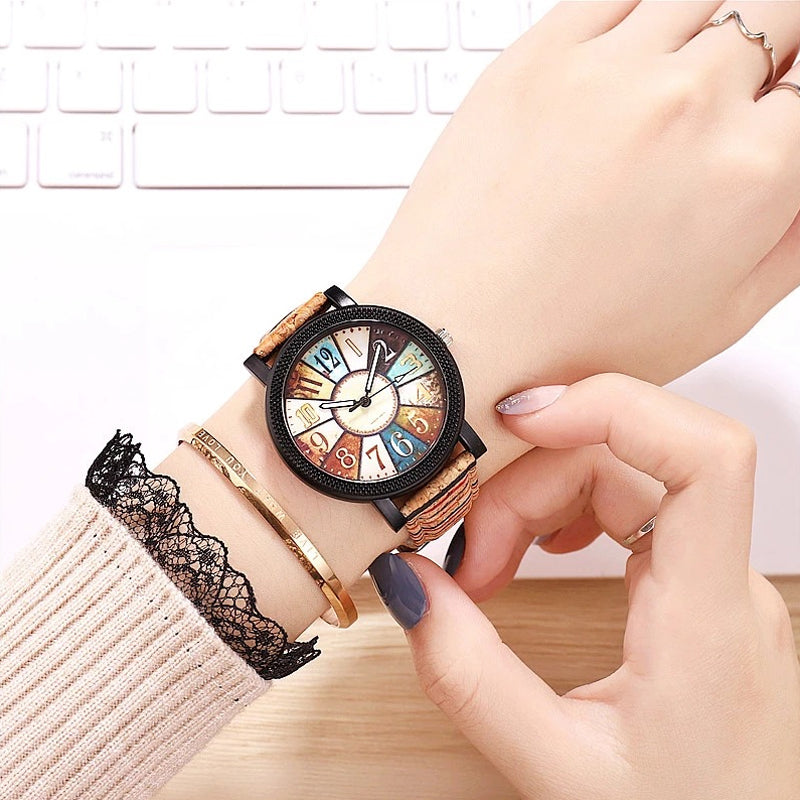 Vintage-style ladies quartz watch with leather strap