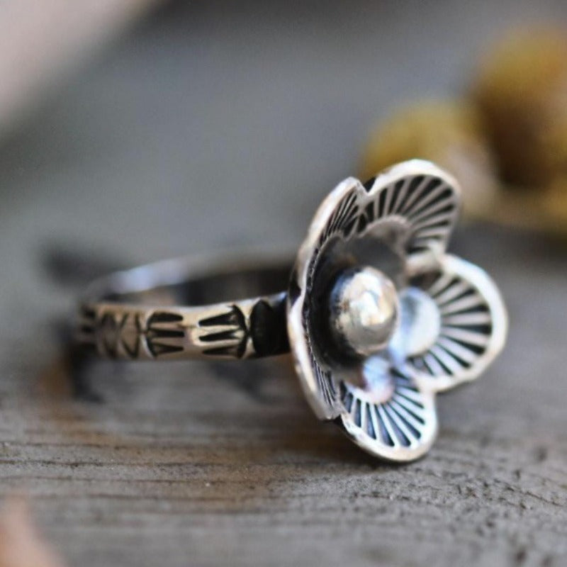 Retro Flower Minimalist Ring