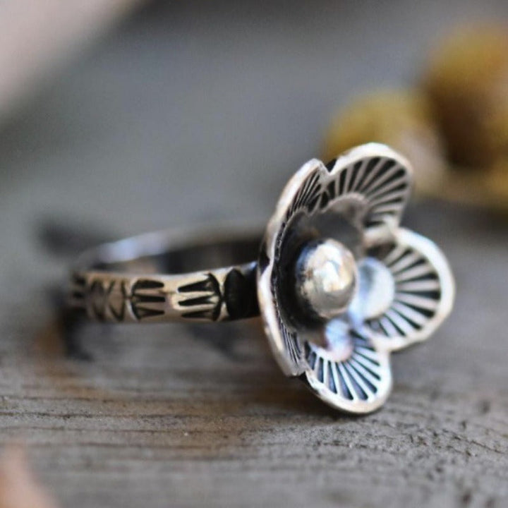 Retro Flower Minimalist Ring