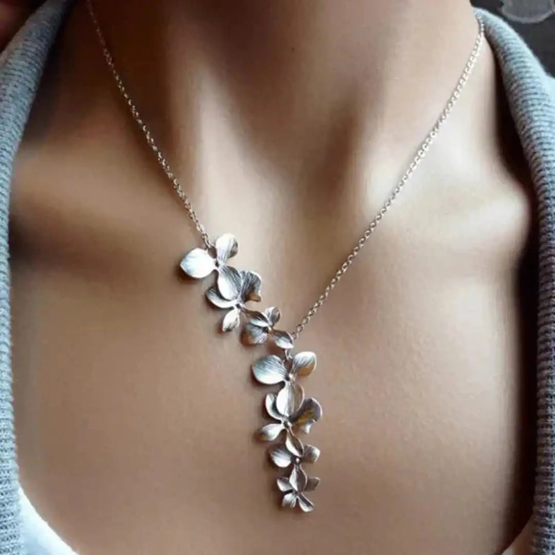 Vintage Silver Floral Necklace