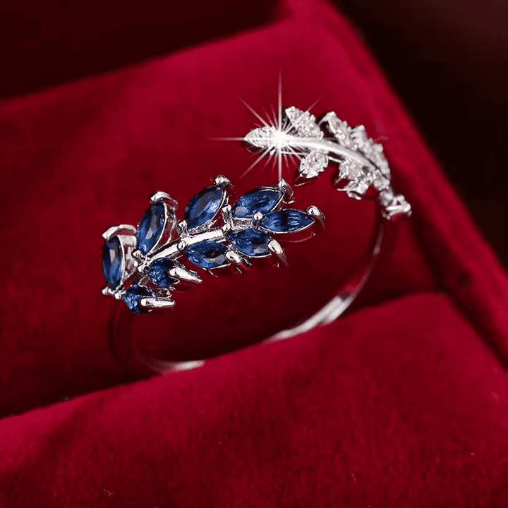Elegant Verdant Laurel Leaf Ring