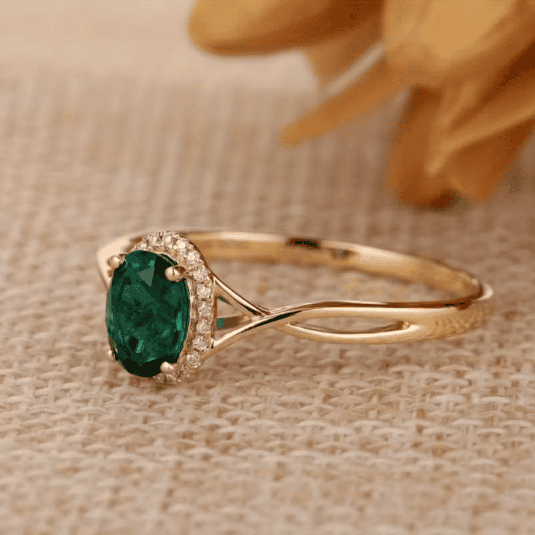 Evergreen Emerald Twist Ring