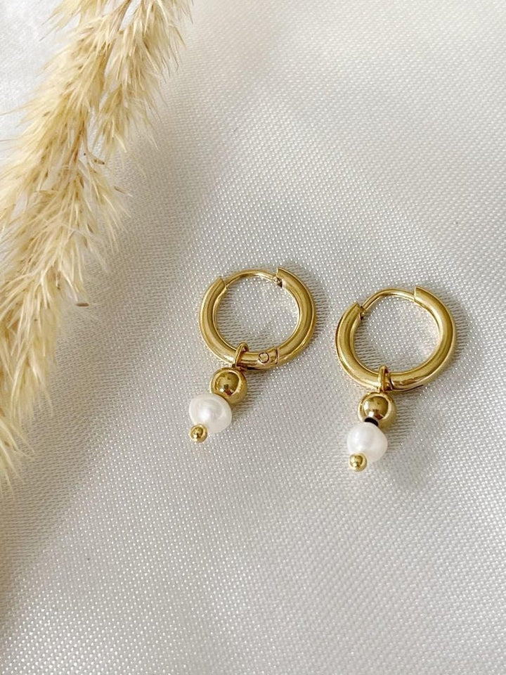 Veerle Stunning Pearl White Earrings