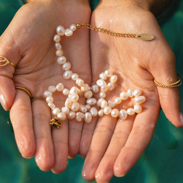 Sunlit Pearl Chain Choker