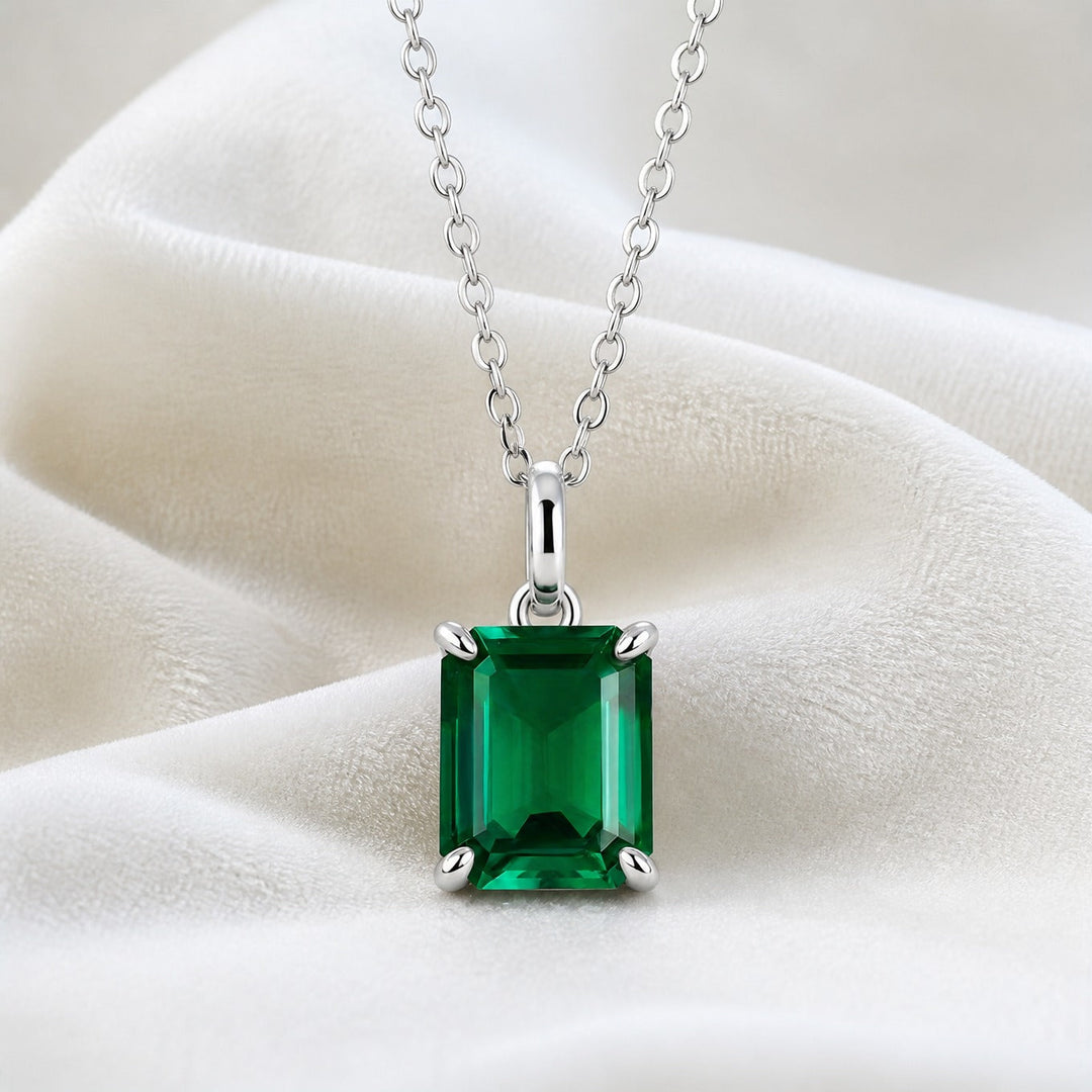 Emerald Legacy White Gold Necklace