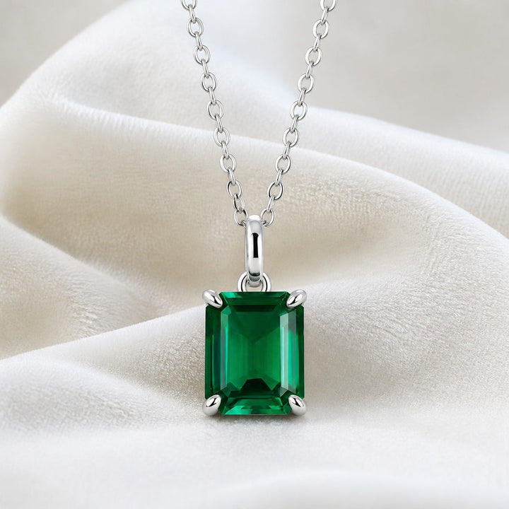 Emerald Legacy White Gold Necklace