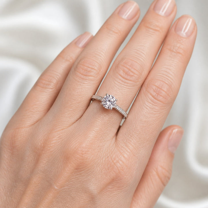 Minimalist White Gold Inlaid Zirconia Ring
