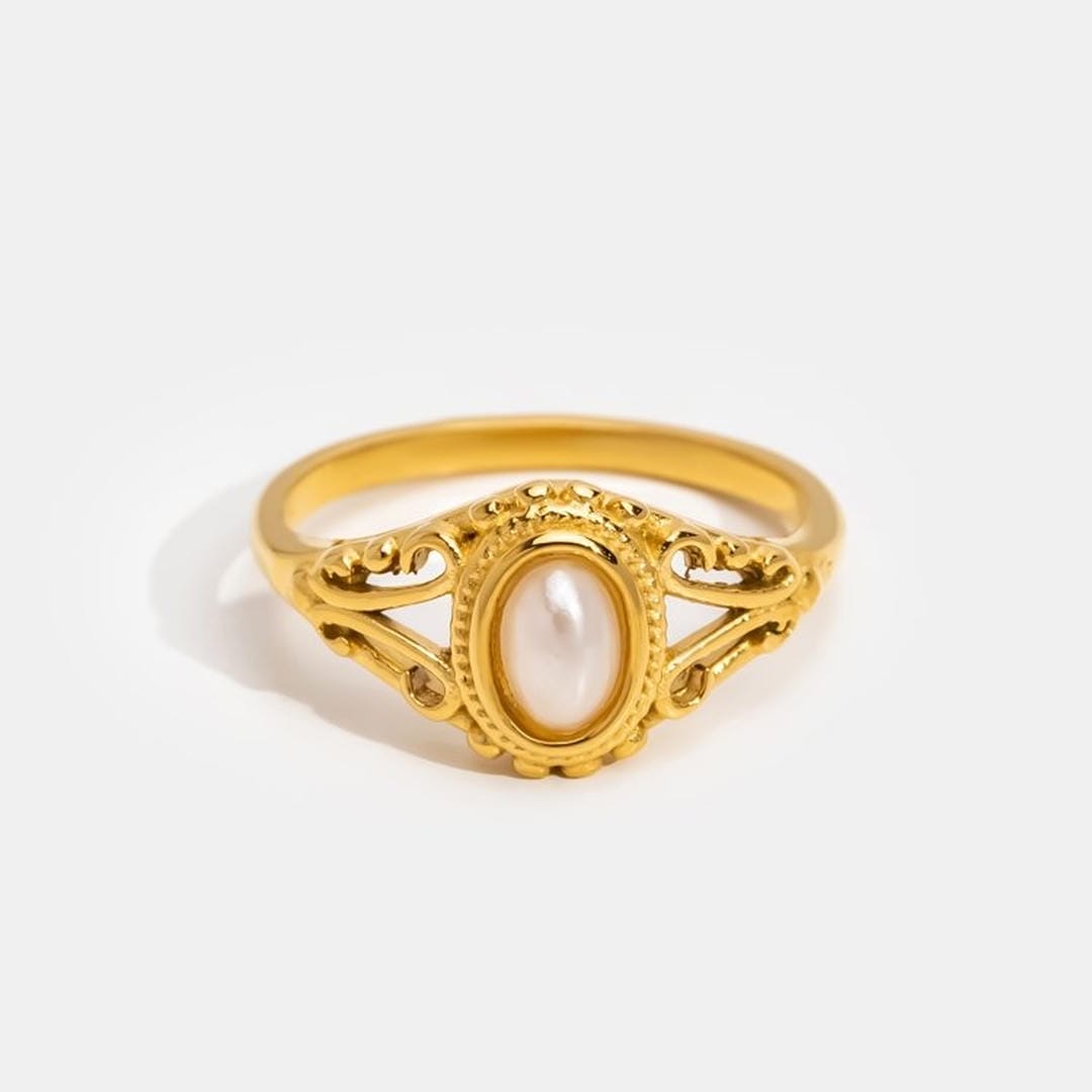 Royal Elegance Pearl Ring